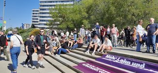 1. Mai 2015 Maikundgebung vor dem Karl Marx Monument