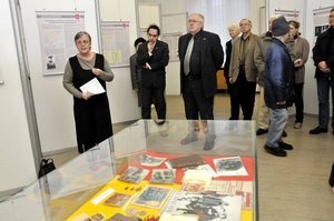Heidmarie Lüth, Enrico Hilbert bei Eröffnung der Ausstellung zu den Internationalen Brigaden