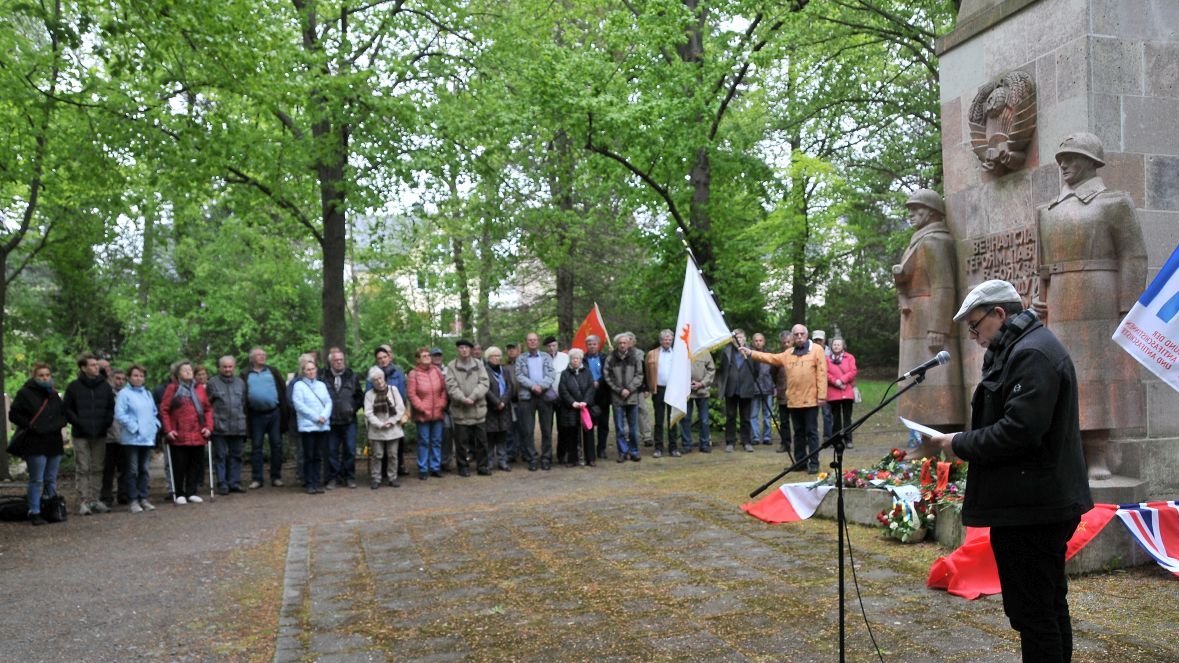 8. Mai 2025 - Tag der Befreiung in Chemnitz auf dem Friedhof Richterweg