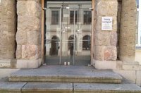 Georg Landgraf - Eingang am ehem. Verlagsgebäude der Volksstimme mit Gedenktafel