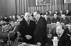 Otto Grotewoh mit Wilhelm Pieck auf dem Vereinigungsparteitag von KPD und SPD zur SED Otto Grotewoh mit Wilhelm Pieck auf dem Vereinigungsparteitag von KPD und SPD zur SED