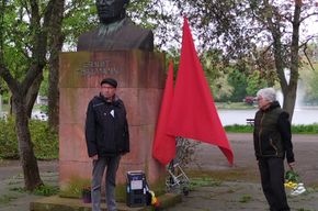 Ernst Thälmann - Denkmal am Schloßteich Ernst Thälmann - Denkmal am Schloßteich